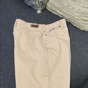 Women's light pink jeans